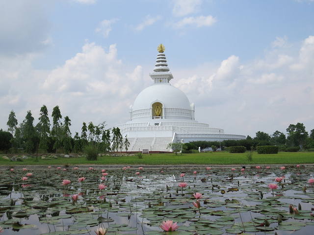 Pagoda de la Paz en Lumbini, una de las ciudades sagradas del budismo 