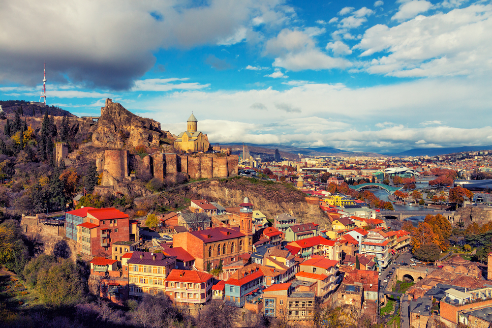 Vista del casco antiguo de Tibilisi en Georgia