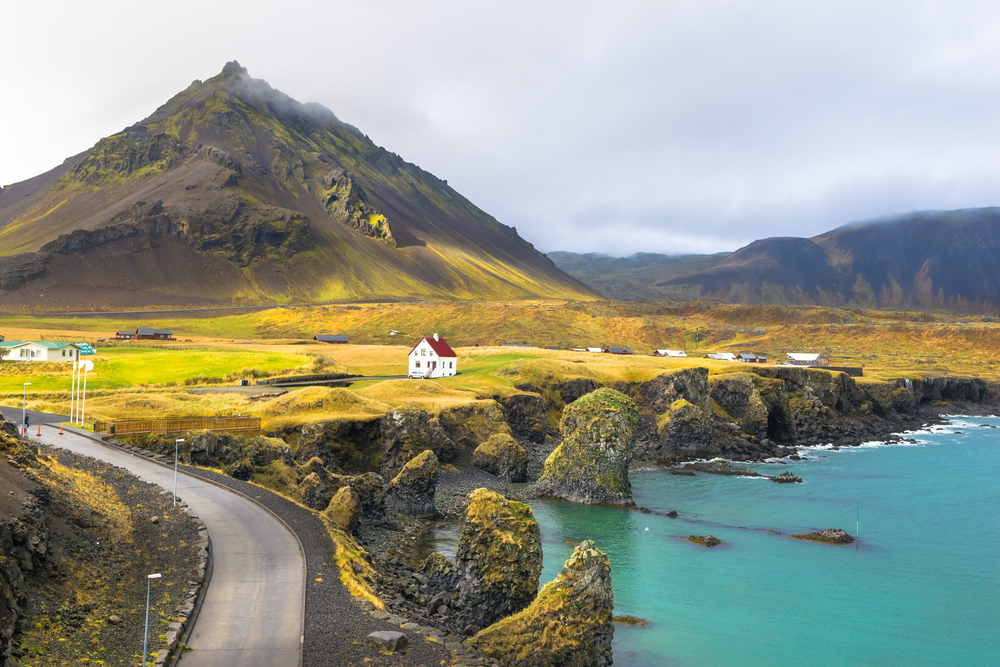 Acantilados en Arnarstapi en Snaefellsnes
