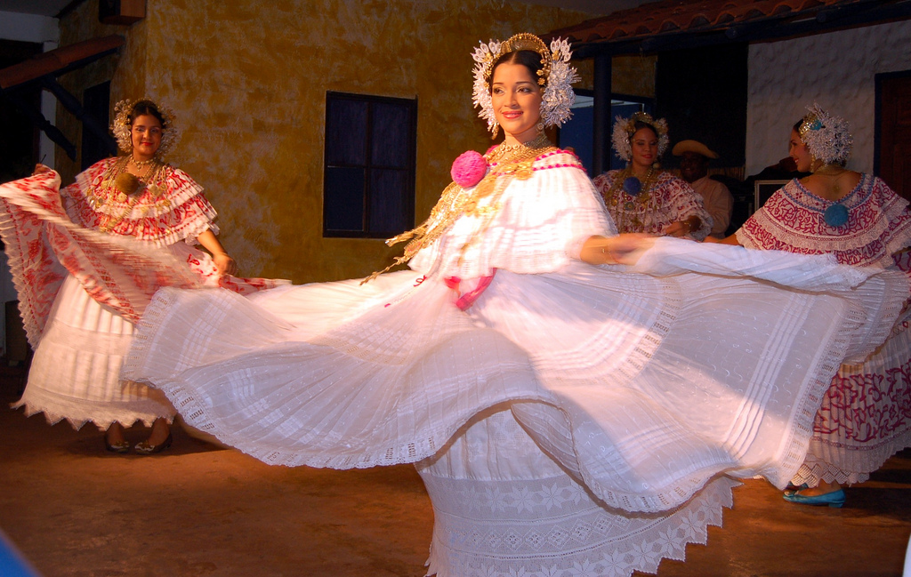 Baile típico de Panamá