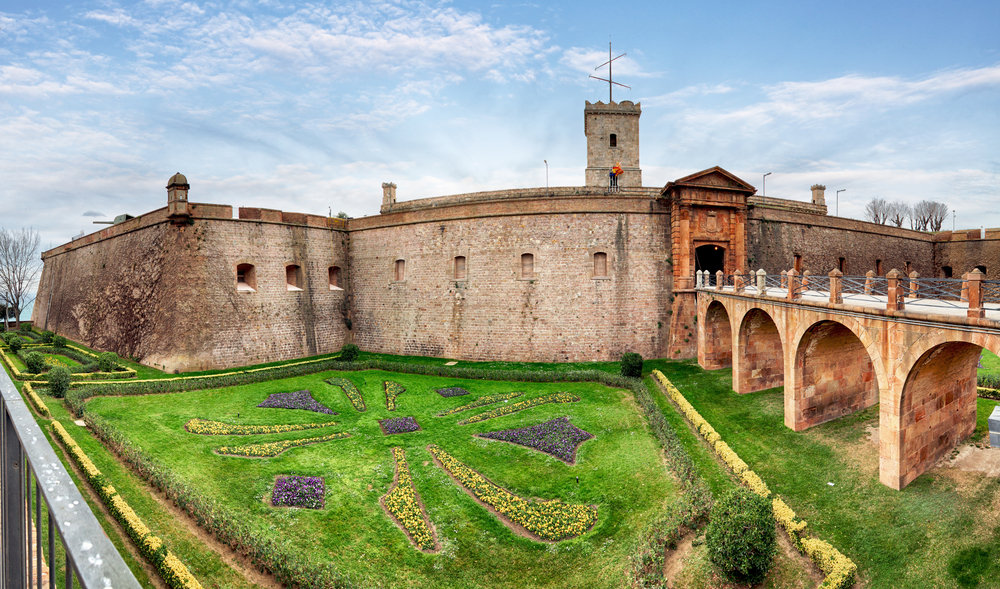 Castillo de Montjuic, uno de loslugares para disfrutar de Barcelona