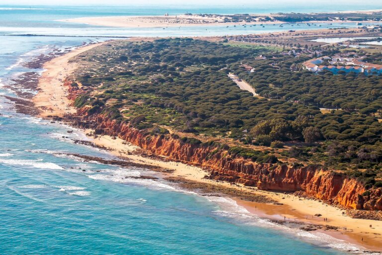 Playas nudistas de Cádiz, ¿cuáles son las más conocidas?