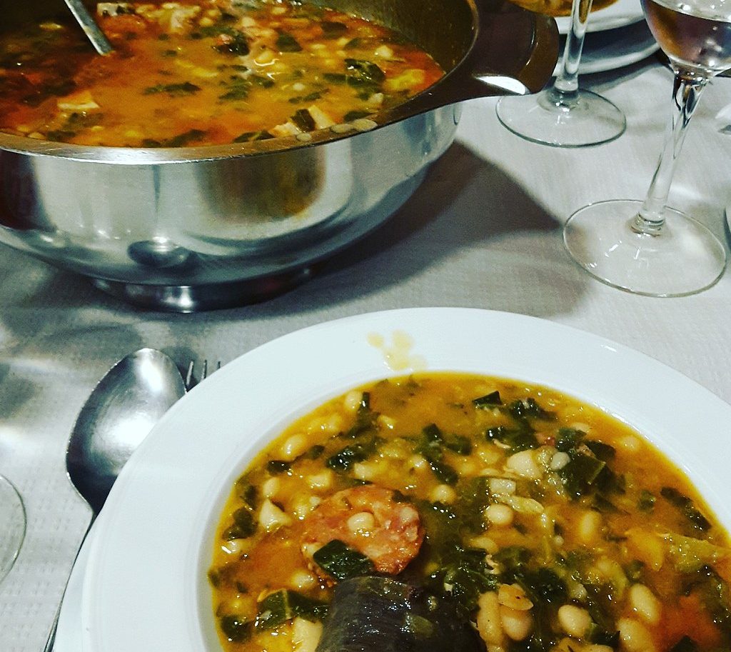 Platos de Cantabria, cocido montañés