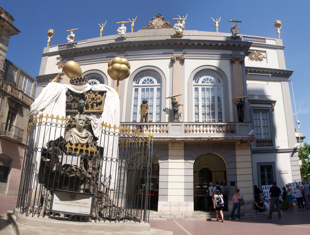 Entrada al Teatro-Museo Dalí