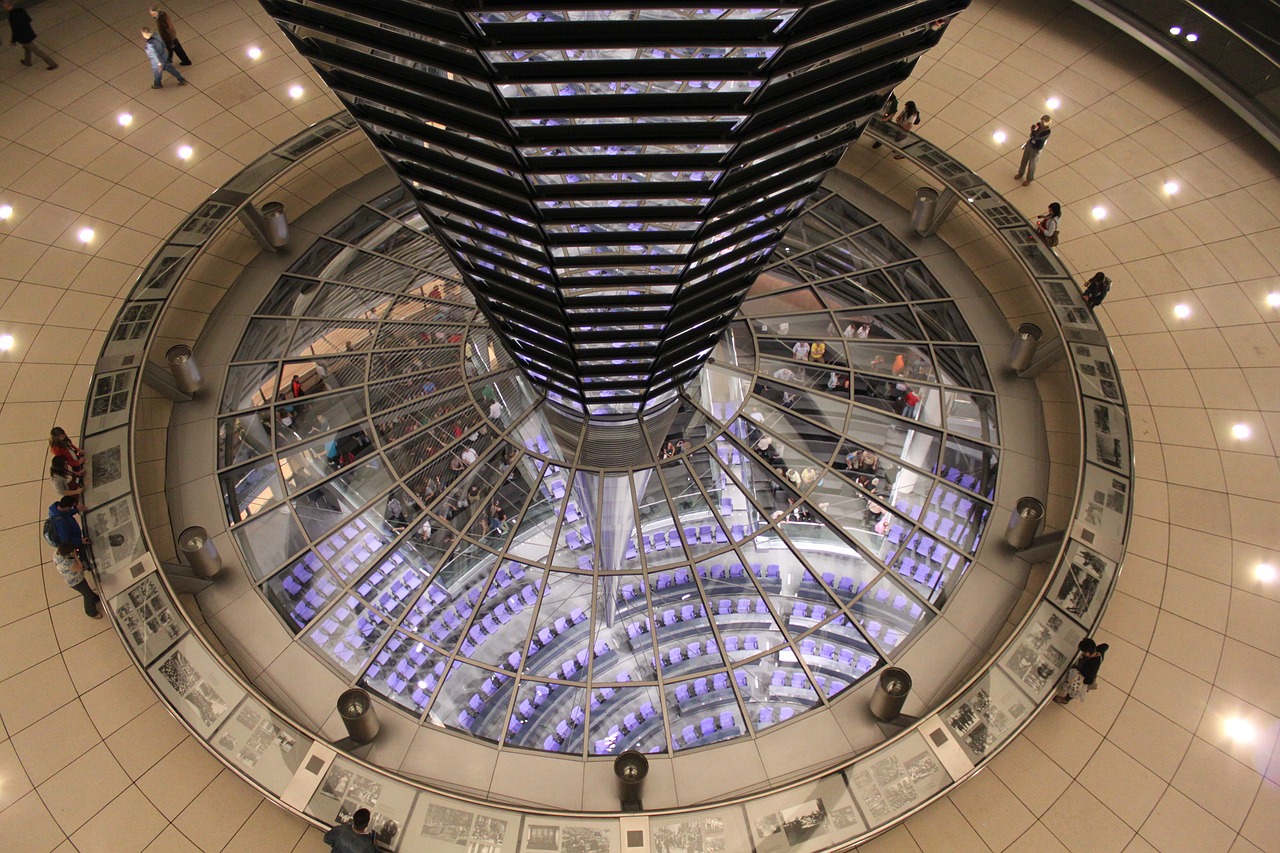 Interior de la cúpula del Parlamento alemán