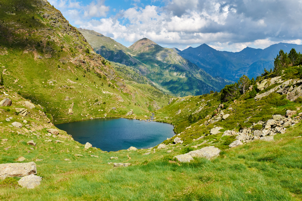 Lagos de Tristaina en Andorra fuera del invierno