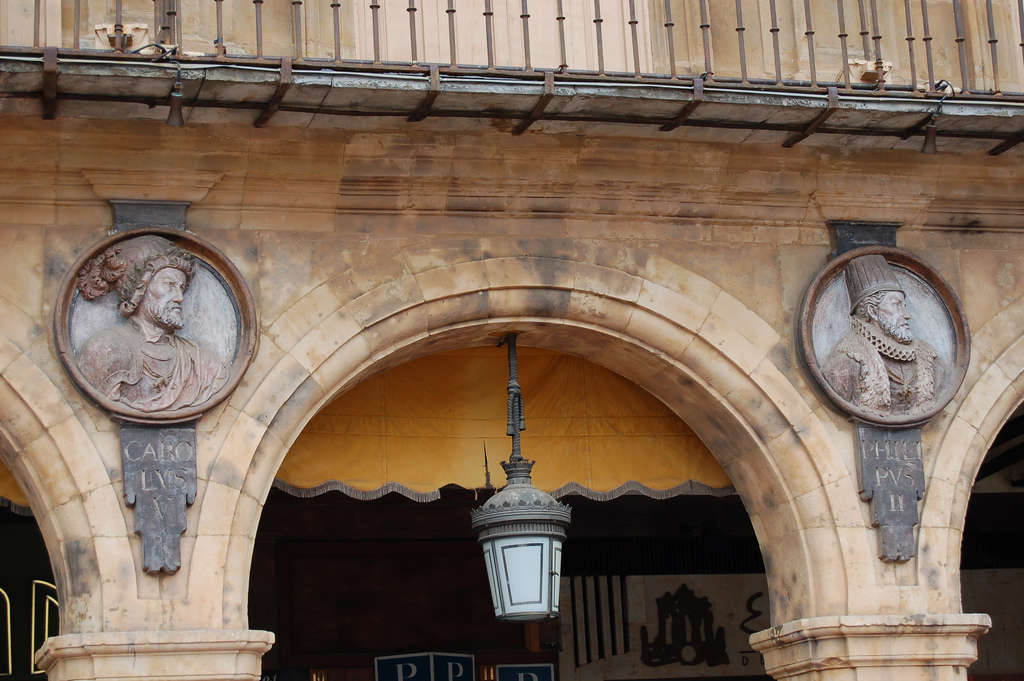 Arco y medallones de la Plaza Mayor de Salamanca