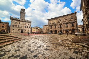 Piazza Grande de Montepulciano en la Toscana