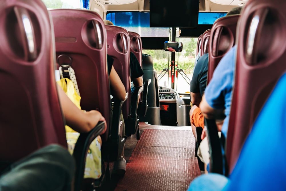 Pasajeros en autobús
