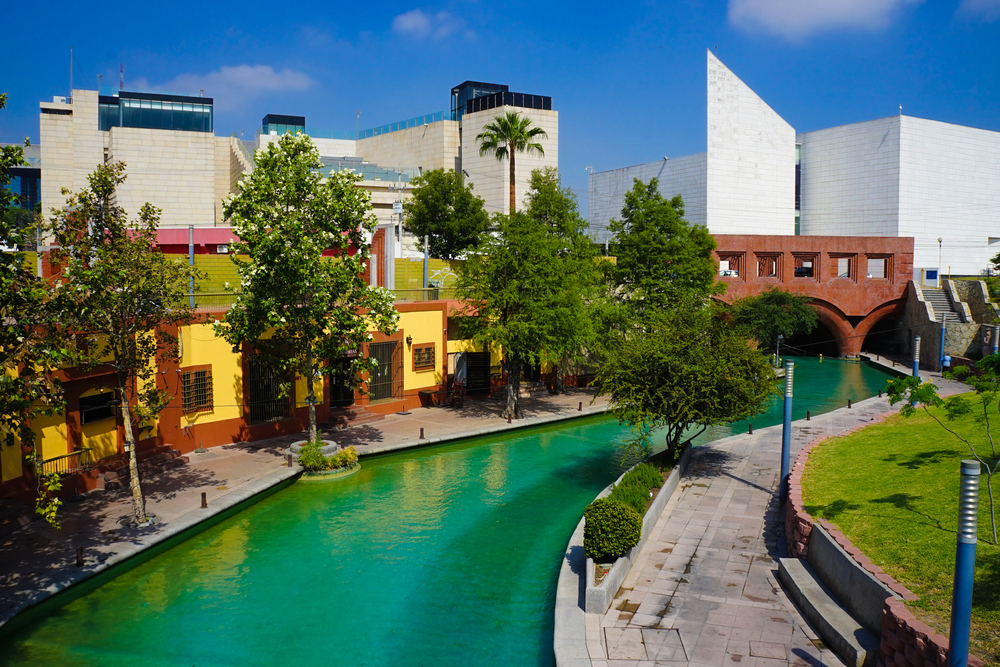 Paseo de Santa Lucía en Monterrey