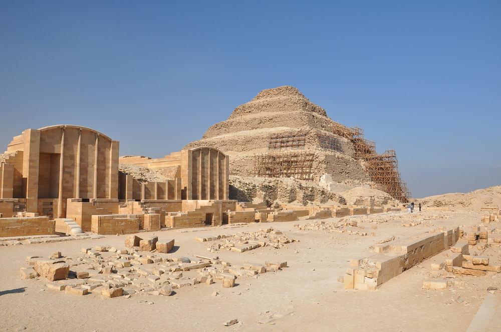 Pirámide escalonada, una de las razones para viajar a El Cairo