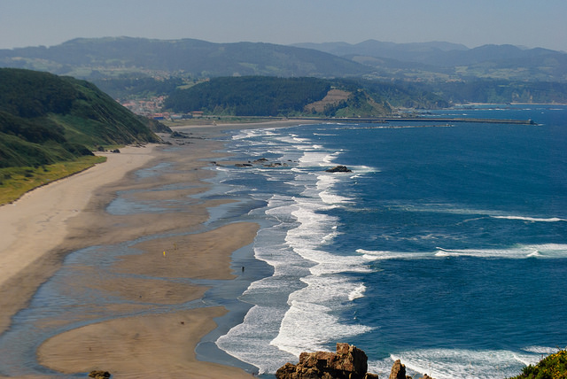 Playón de Bayas, una de las playas para perros en España