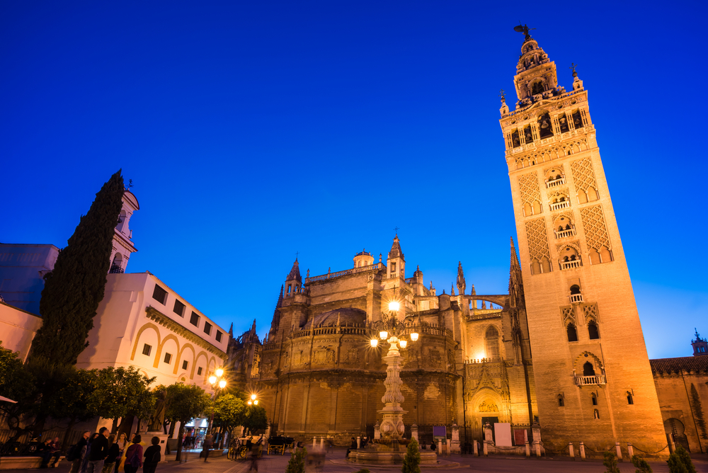 Catedral y Giralda de Sevilla de noche