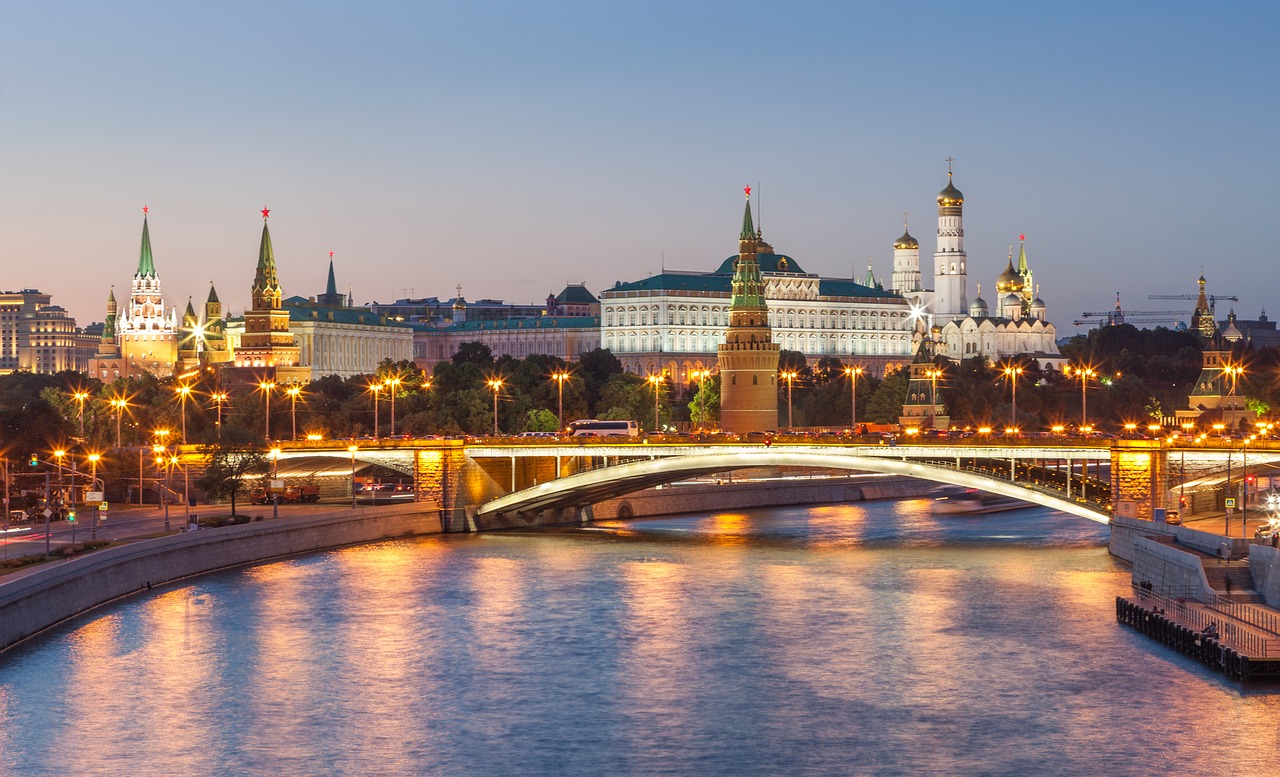 Kremlin de Moscú al anochecer