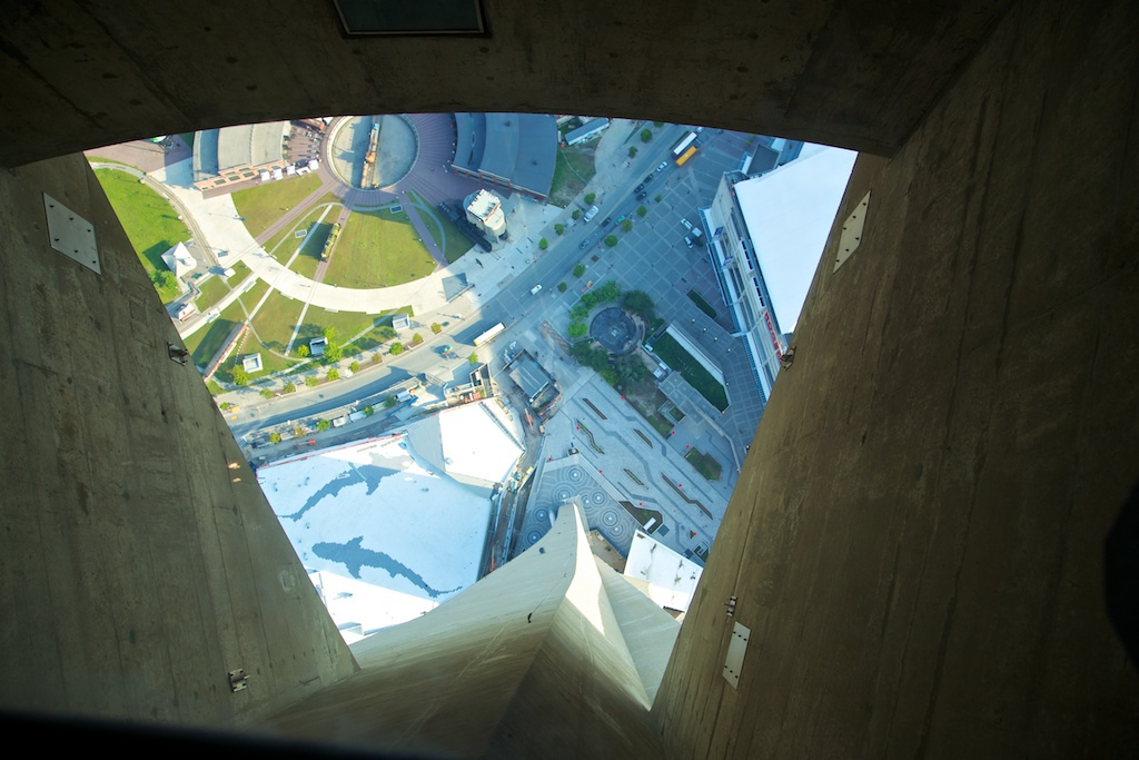Vista desde la pasarela de cristal de la Torre CN