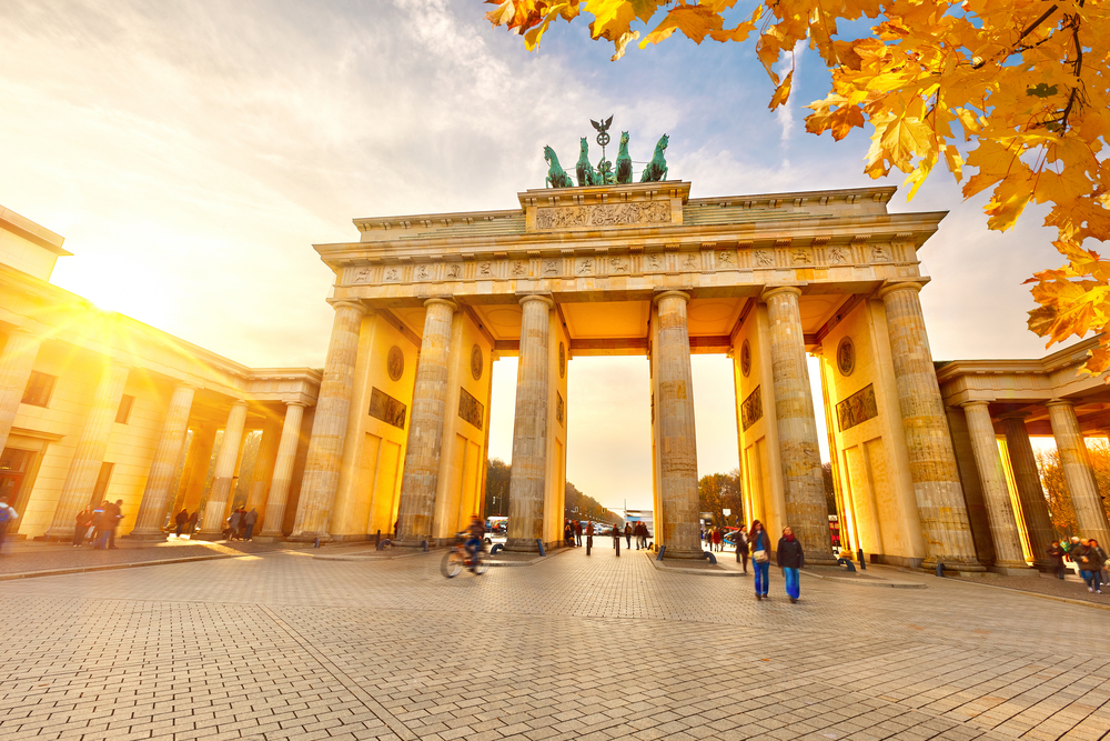 Puerta de Brandenburgo, uno de los lugares que ver al viajar a Berlín 