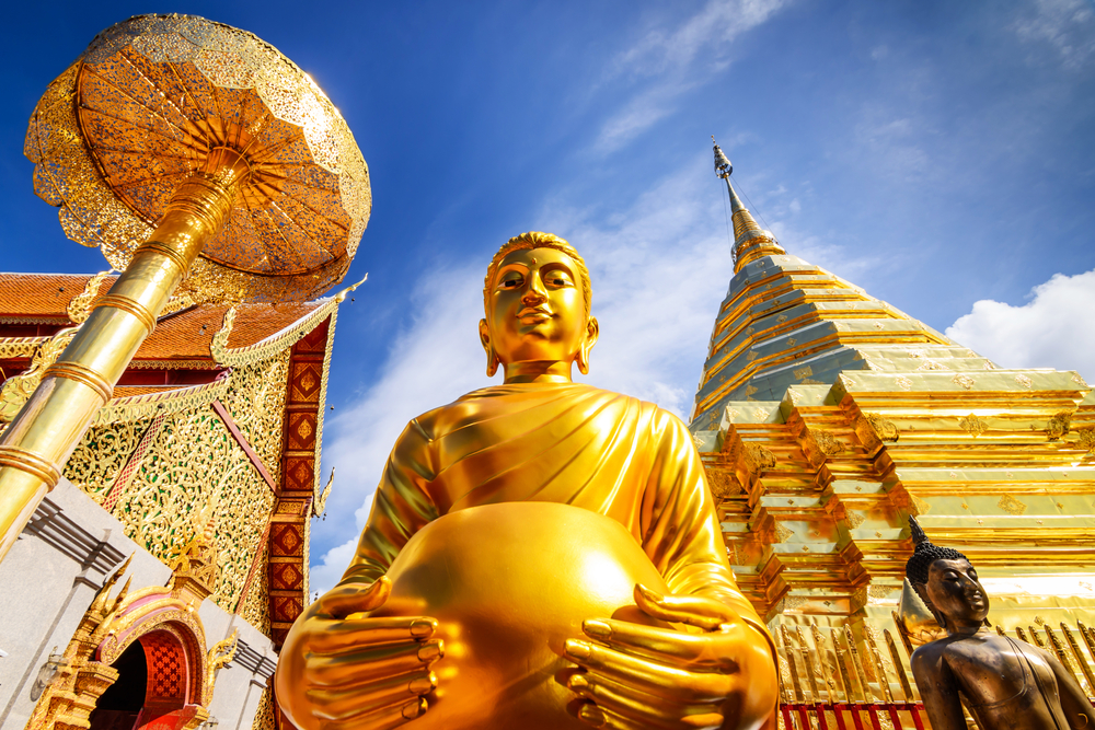 Estatua de Buda en el templo de Doi Suthep