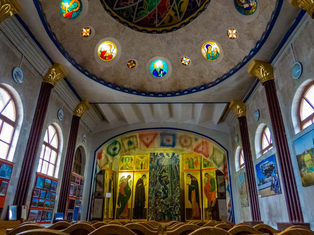Interior del Templo de todas las Religiones