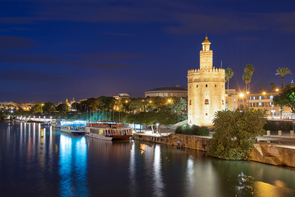 Torre del Oro de Sevilla de noche