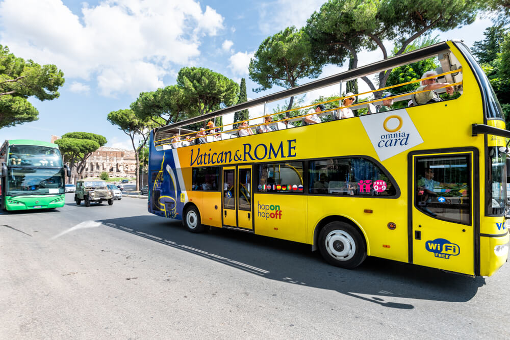 Autobús turístico en Roma