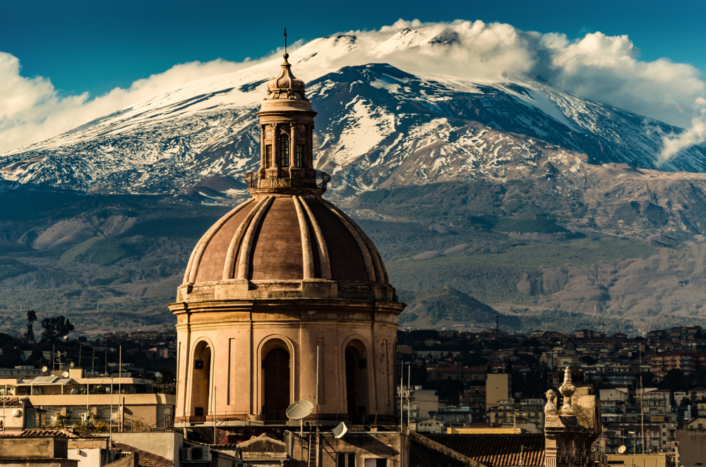 Catedral de Catania y volcán Etna