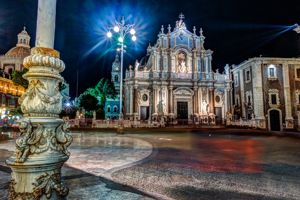 Disfrutar de Catania por la noche: plaza de la Catedral