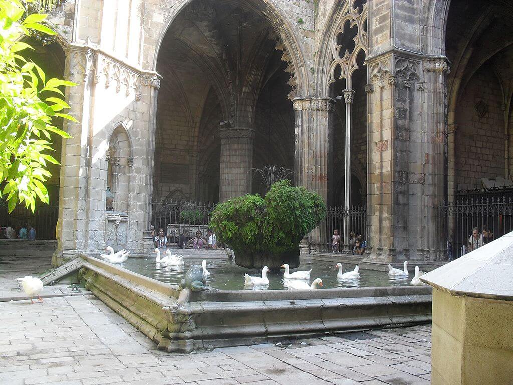Claustro de la catedral gótica de Barcelona