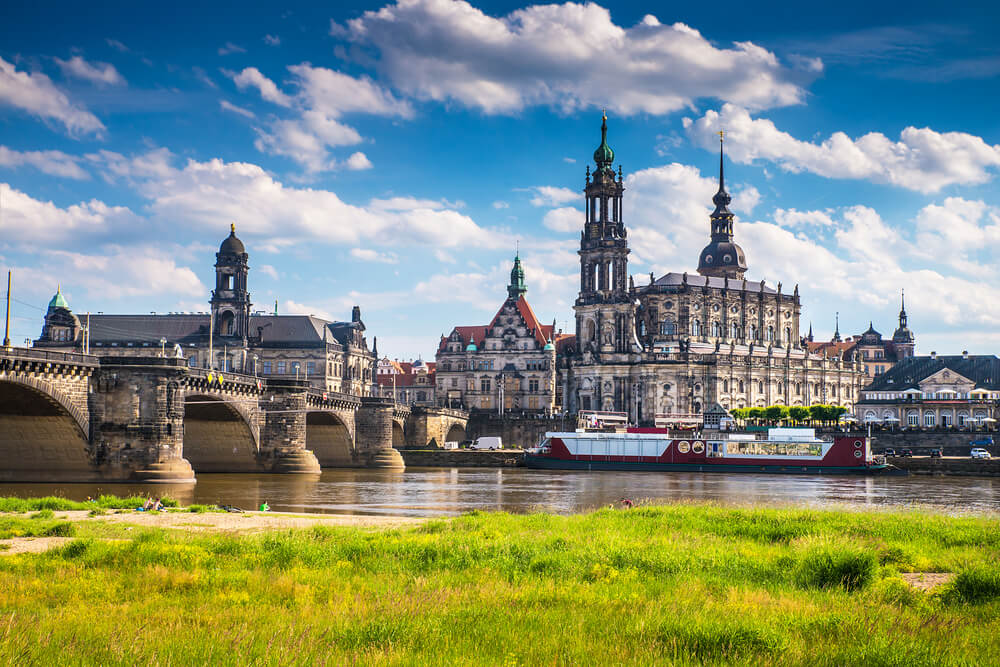 Vista de Dresde con la catedral