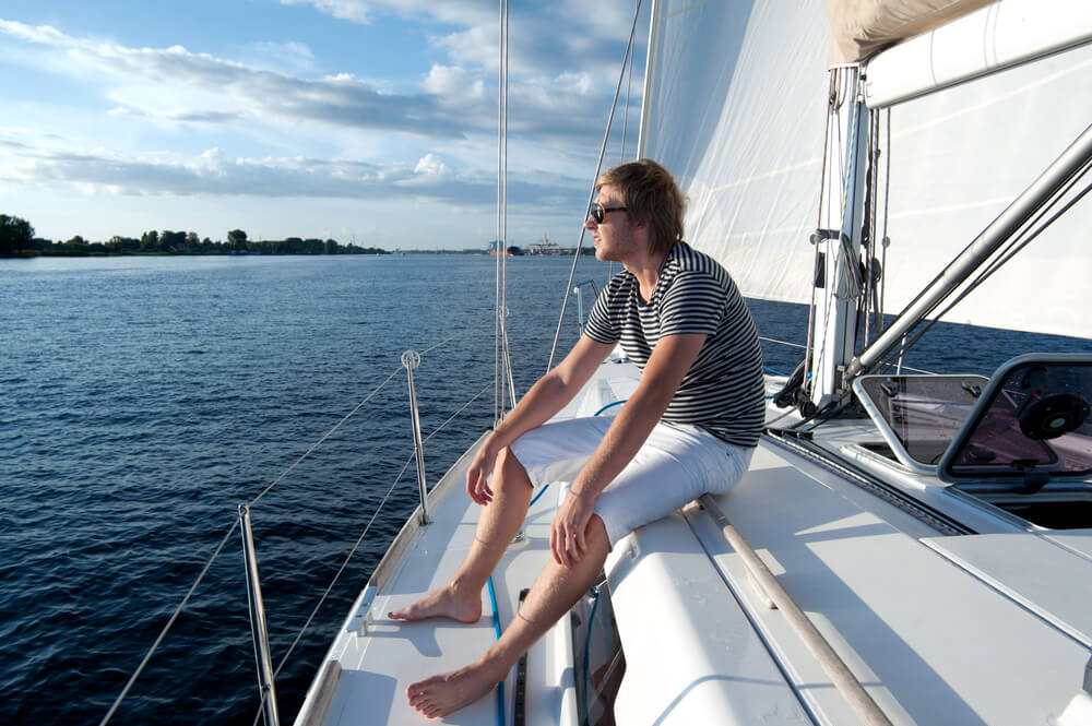 Hombre en un barco