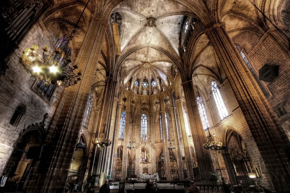 Interior de la catedral gótica de Barcelona