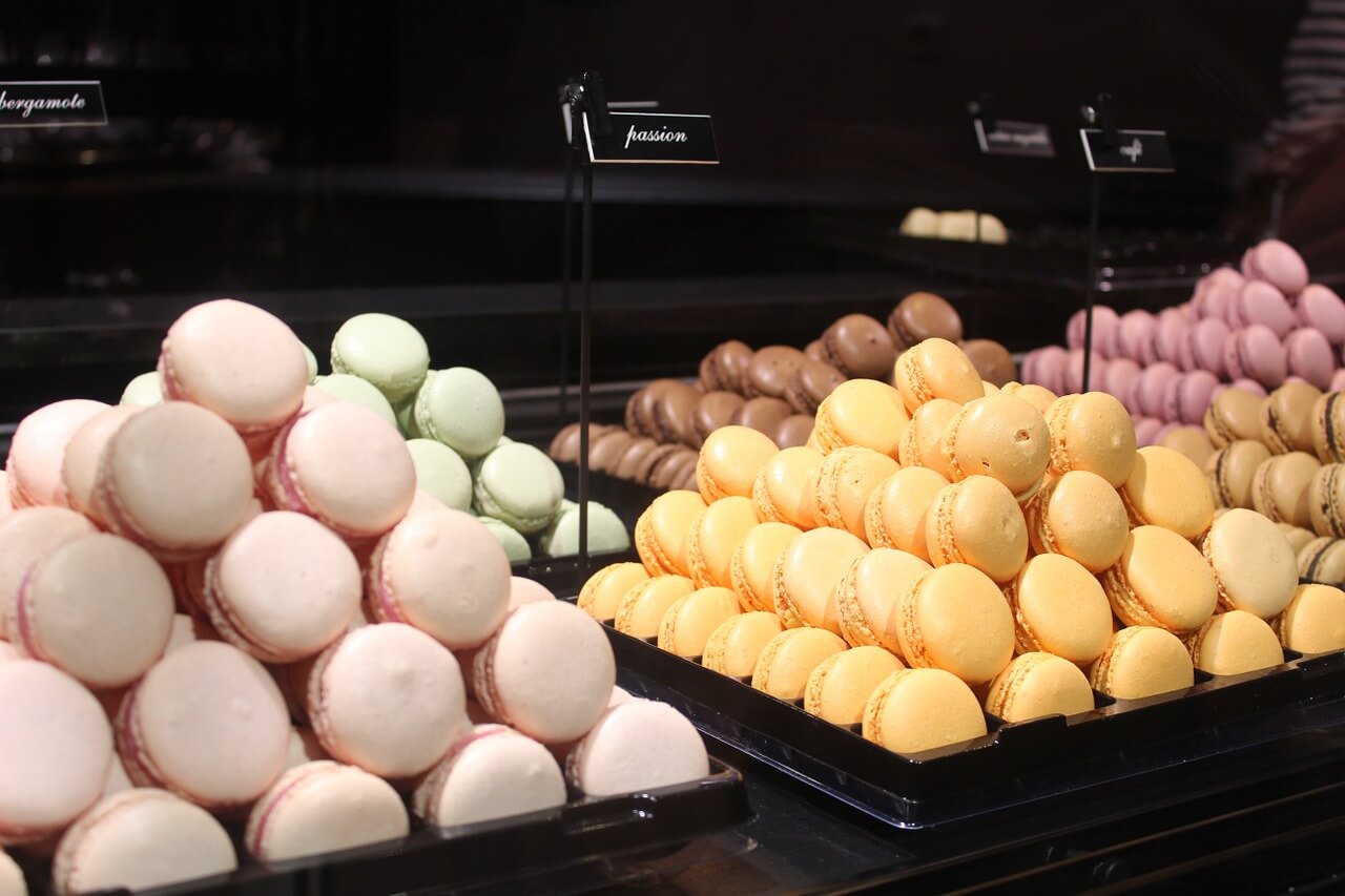 Macarrons en una pastelería de París