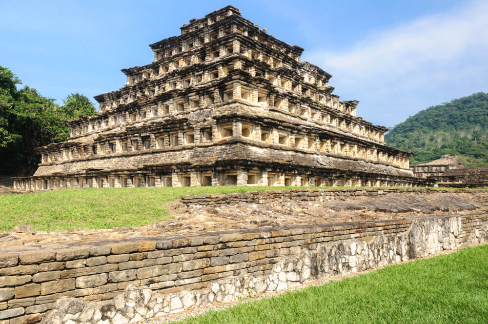 Pirámide de los Nichos en El Tajín