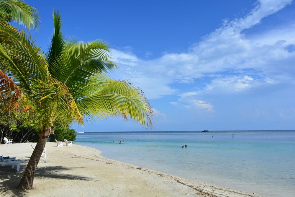 Playa en Utila, Honduras