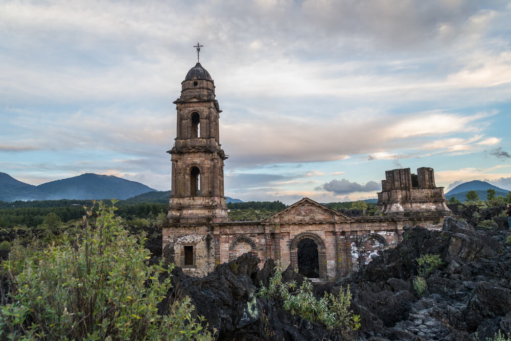 San Juan de Parangaricutiro en el volcán Paricutín