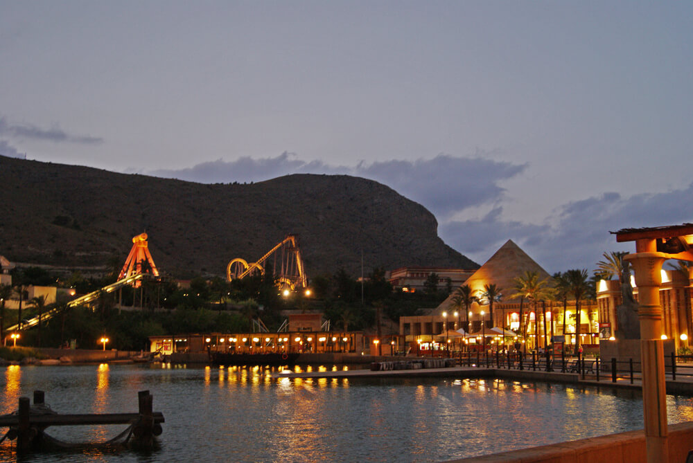 Terra Mitica al anochecer