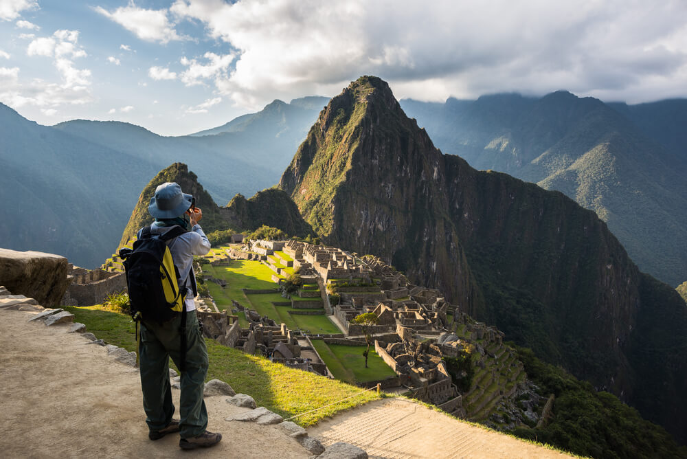 Viajero en Machu Pichu