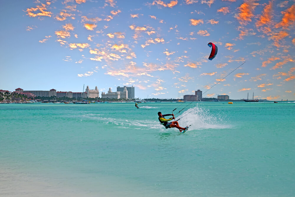 Deportista en la isla de Aruba