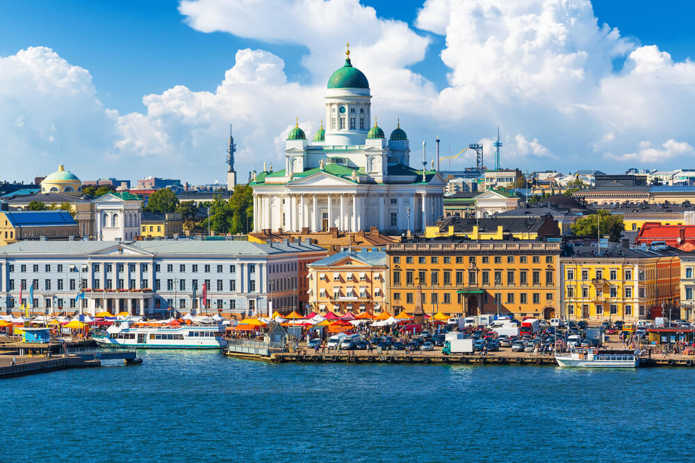 Vista de Helsinki con la catedral luterana