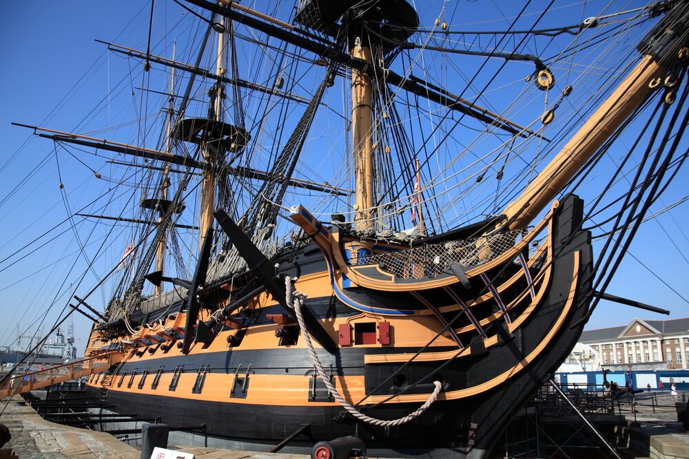 HMS Victory en el muelle histórico de Portsmouth