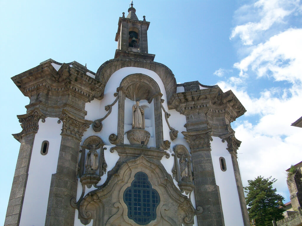 Iglesia de San Telmo en el casco histórico de Tui