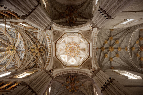 Interior de la catedral 