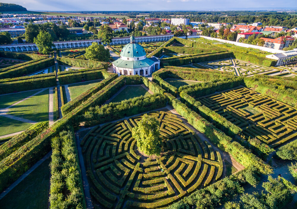 Jardines del palacio arzobispal de Kromeriz