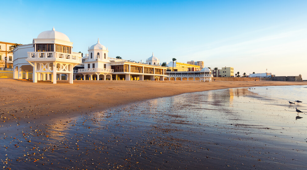 Playa de La Caleta en la ciudad de Cádiz