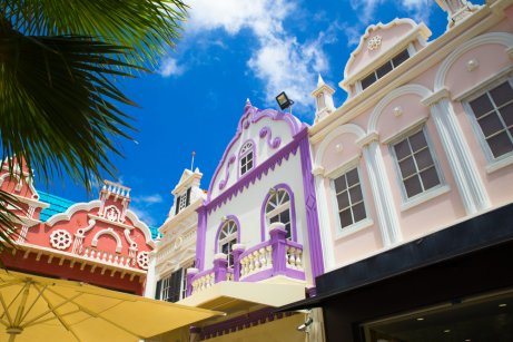Edificios en Oranjestad en la isla de Aruba