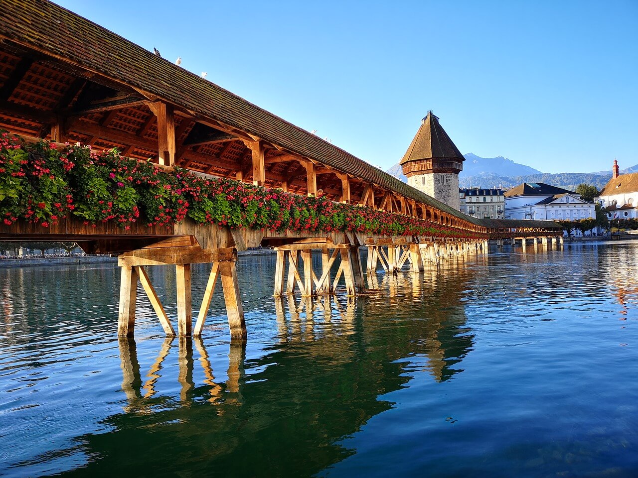 Puente de la Capilla en la ciudad medieval de Lucerna