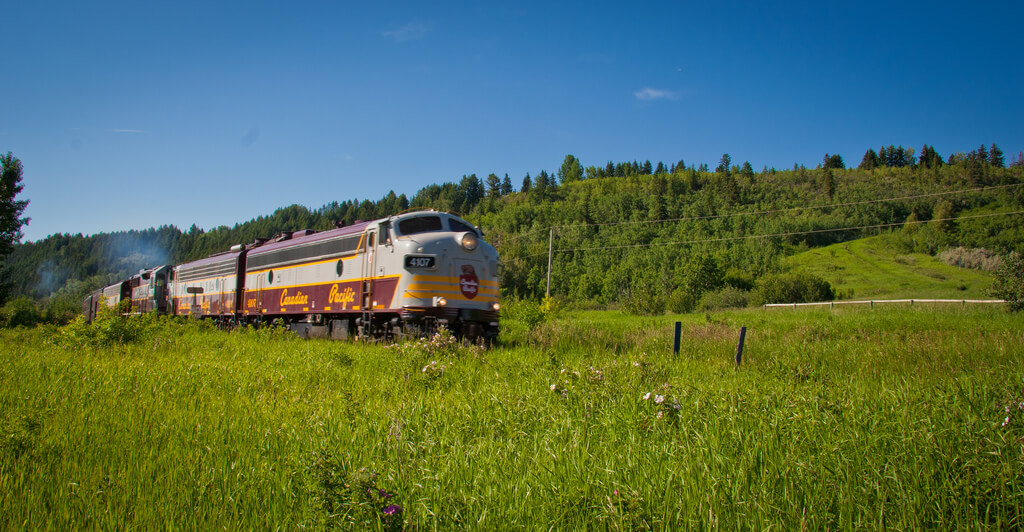Tren en la Royal Canadian Pacific