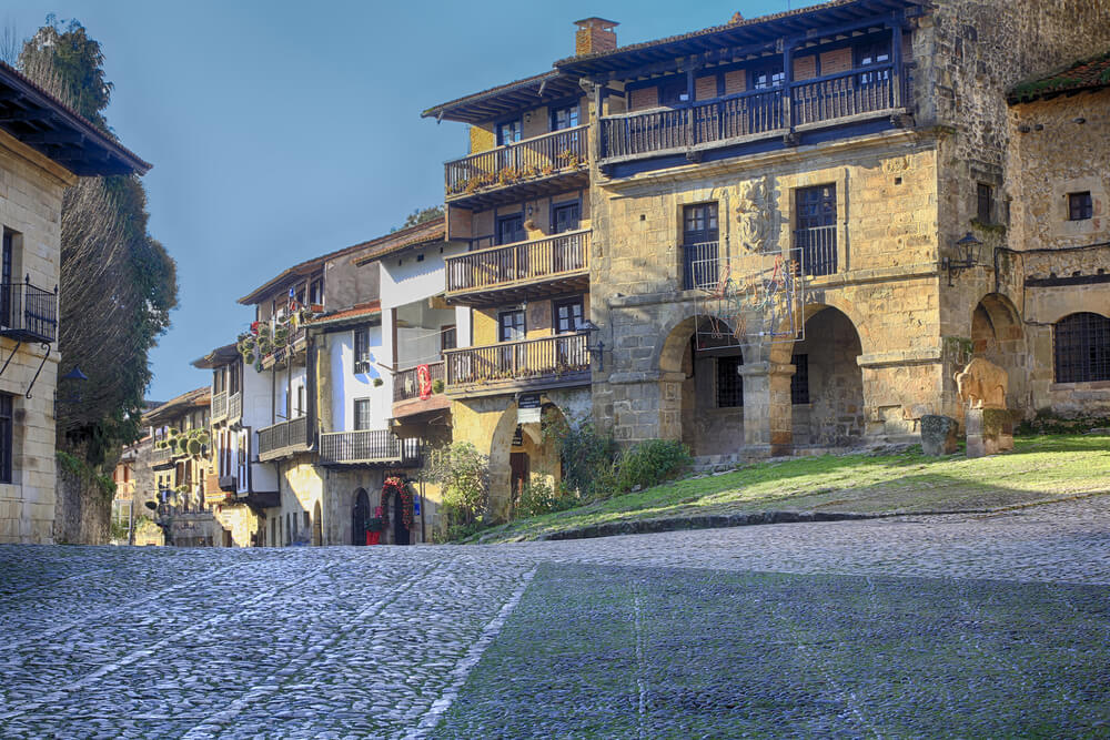 Calle de Santillana del Mar en Cantabria