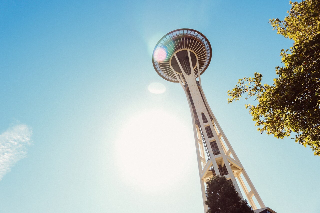Torre Space Needle de Seattle desde la base