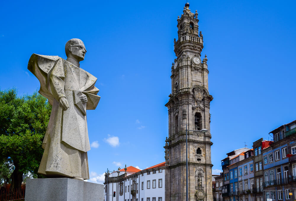 Torre de la iglesia de los Clérigos en Oporto