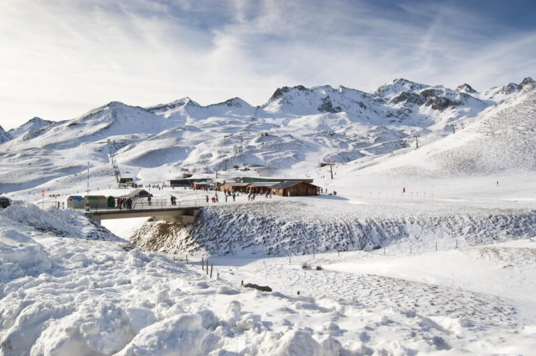 El valle de Tena en los Pirineos y su estación de esquí